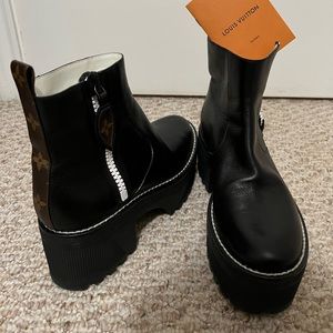 Louis Vuitton Women's Boots Size 9